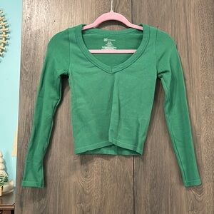 Brand new ribbed cropped vneck long sleeve top